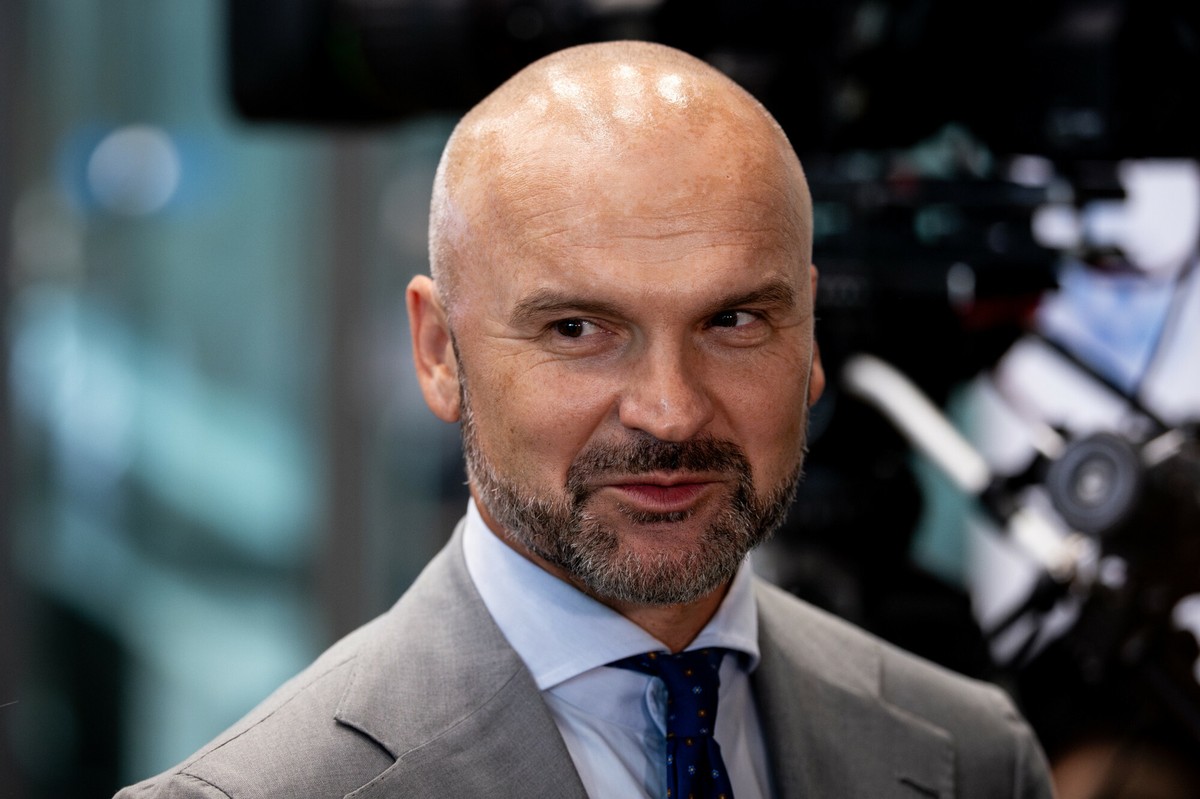 Kurier InPost zadzwonił do Rafała Brzoski podczas wywiadu na żywo. "Przychodzimy na 7 do pracy"