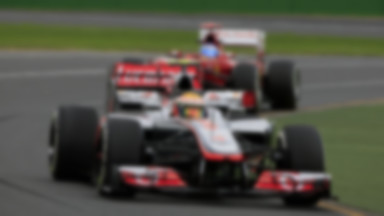 Formuła 1: II trening przed Grand Prix Bahrajnu - "okrążenie po okrążeniu"