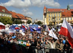 Platforma robi tłumy dla Komorowskiego