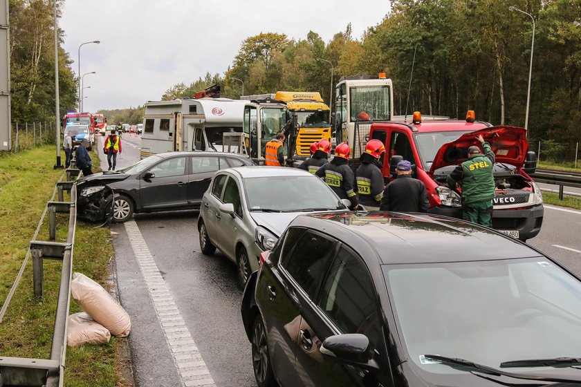 Karambol na obwodnicy Trójmiasta. Zderzyło się 7 pojazdów