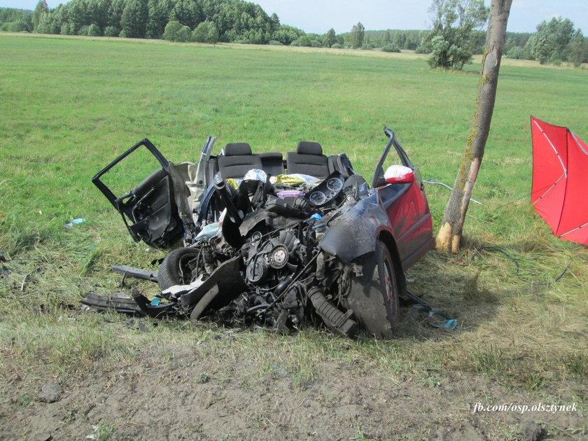 Czołówka pod Olsztynkiem. Z osobówki nic nie zostało!