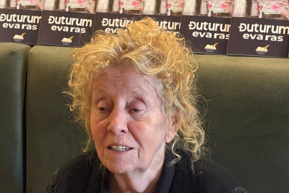 "AKO MU TREBAJU MOJE UVELE GRUDI, ZAŠTO DA NE POKAŽEM?" Eva Ras (85) se u devetoj deceniji skinula naga u filmu: "Otkad sam 60 godina napunila, sve prihvatam" (Video)