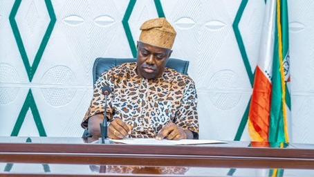 Governor Seyi Makinde says members of the public must cooperate with the government to contain the spread of the coronavirus [Twitter/@seyiamakinde]