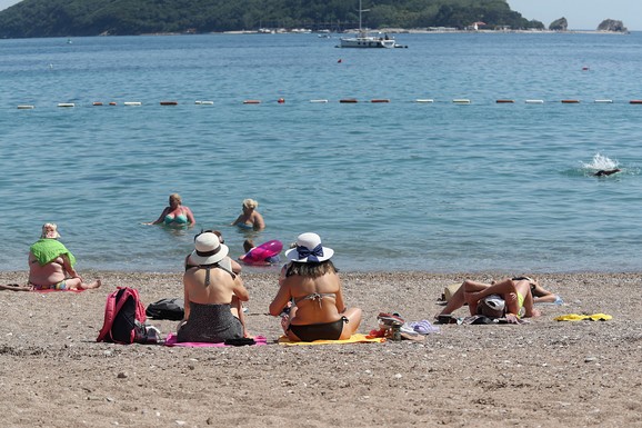 PRETI OZBILJNA ZARAZA! Srbi tamo stalno idu na kupanje, a sada je STROGO ZABRANJEN ulazak na plažu: Inspekcija pronašla opasne bakterije u vodi, podignuta UZBUNA