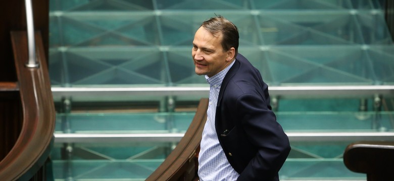 To tam będzie pracował Sikorski? "Nie ma takiej współpracy, żadnej umowy"