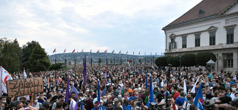 Tłumy na demonstracji w Budapeszcie. W obronie wolnych mediów