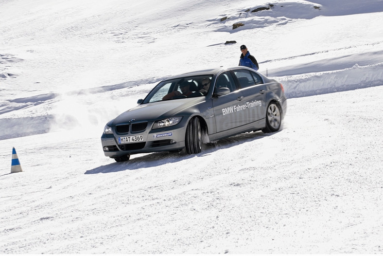 Mercedes i BMW szaleją na śniegu