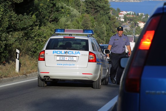 SUDAR VOZOVA U HRVATSKOJ! Teška nesreća kod Bjelovara, ima povređenih: Teretni prošao kroz CRVENO!