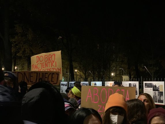 Protest przed Trybunałem Konstytucyjnym 1 listopada 2021 r.