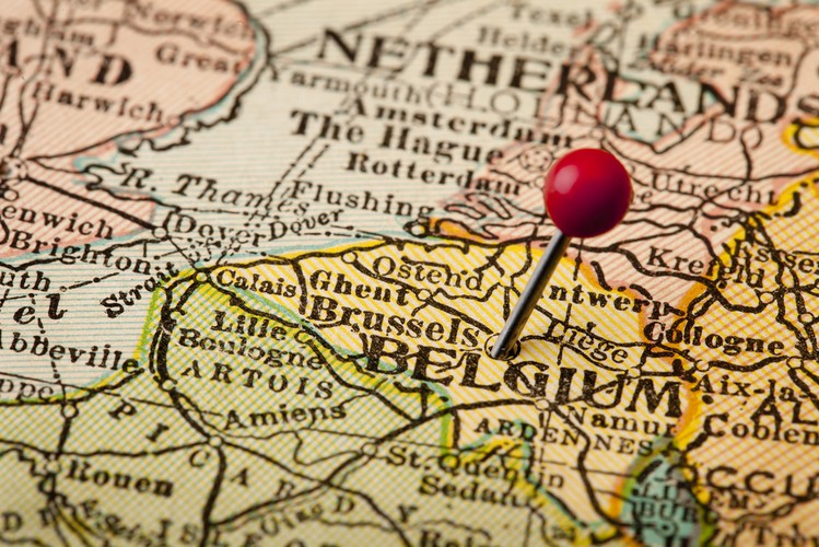 <b>Urlop w Belgii</b>
<br>
<br>
I tak samo jest w Belgii: pracownicy mają prawo do dwóch tygodni urlopu miedzy 1 maja a 31 października. Natomiast prawo do 24 dni płatnego urlopu wypoczynkowego pracownik nabywa dopiero po roku pracy, bowiem długość urlopu wypoczynkowego w Belgii zależy od liczby przepracowanych dni. I tak:
<br>
- po 6 miesiącach pracy – należy się 12 dni urlopu,
<br>
- po 7 miesiącach pracy – należy się 14 dni urlopu,
<br>
- po 8 miesiącach pracy – należy się 16 dni urlopu,
<br>
- po 9 miesiącach pracy – należy się 18 dni urlopu,
<br>
- po 10 miesiącach pracy – należy się 20 dni urlopu,
<br>
- po 11 miesiącach pracy – należy się 22 dni urlopu,
<br>
- po 12 miesiącach pracy – należy się 24 dni urlopu.
<br>
<br>
Ponadto wszyscy pracownicy mają dodatkowe 10 płatnych, wolnych od pracy ze względu na święta państwowe i kościelne.