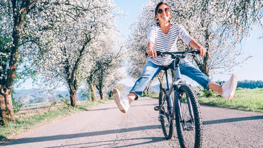 Nieczęsto jeździsz na rowerze? Wiosną wsiądź na dwa kółka. Oto kilka powodów, które cię do tego zmotywują! 