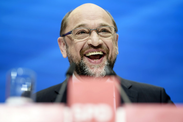 Martin Schulz to zdolny polityk, ale przy Merkel jego gwiazda blednie.