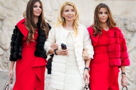 Ivana iz POŽAREVCA se udala za STARIJEG BOGATAŠA IZ MONTE KARLA, rodila BLIZNAKINJE i sad živi kao grofica: Ćerke joj nose samo MARKIRANU ODEĆU i druže sa svetskom elitom