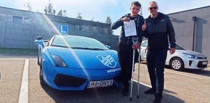 Takiego egzaminu jeszcze nie było. Krzysztof zdał prawko w lamborghini!