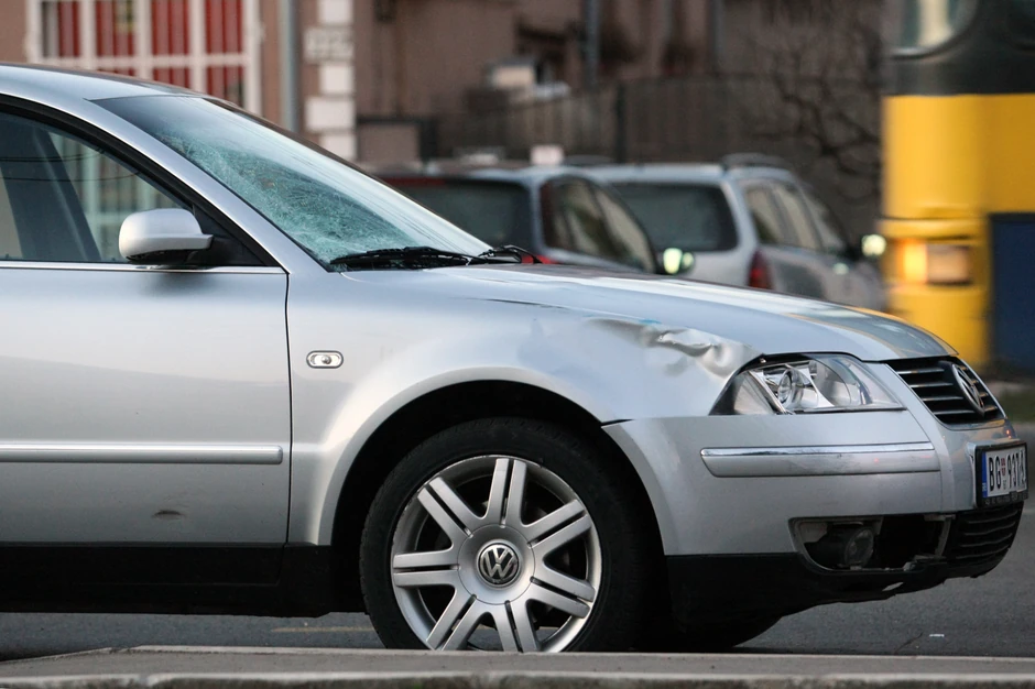 Automobil koji je udario dečaka u Surčinu