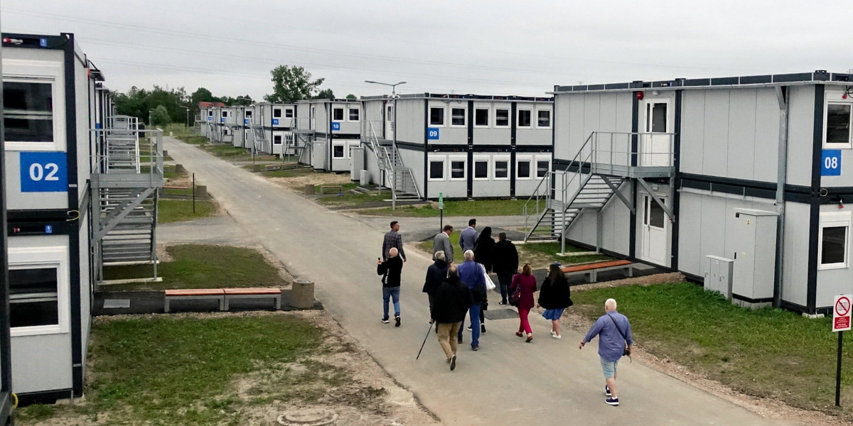 Miasteczko kontenerowe pod Płockiem dla robotników z Azji pracujących przy gigantycznej inwestycji Orlenu