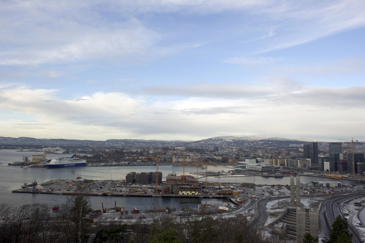 W drugim najbogatszym kraju Europy – Norwegii – ceny iPhone’a 5 należały do najniższych na Starym Kontynencie. Norwegowie za to urządzenie zapłacili 5190 koron norweskich (2766,78 zł). Na zdj. Oslo, Norwegia. 10.12.2011