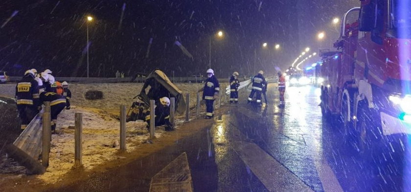 Wypadek autokaru Kaszycach. Jedna osoba nie żyje