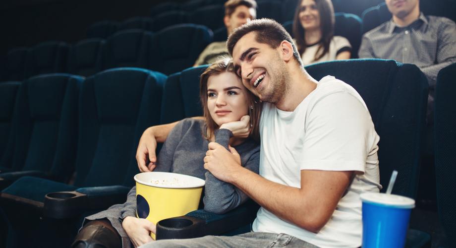 Randka w kinie — czy warto tam zabrać dziewczynę?