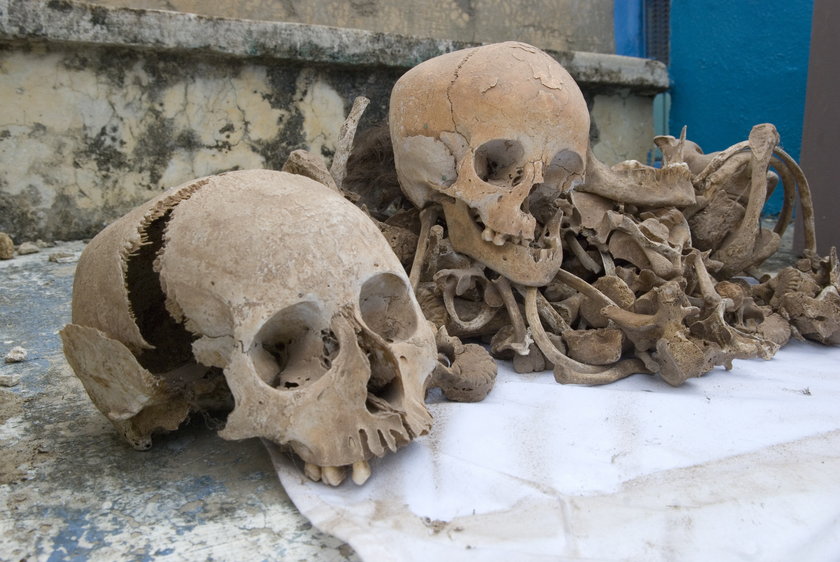 Czyszczenie kości zmarłych w Meksyku