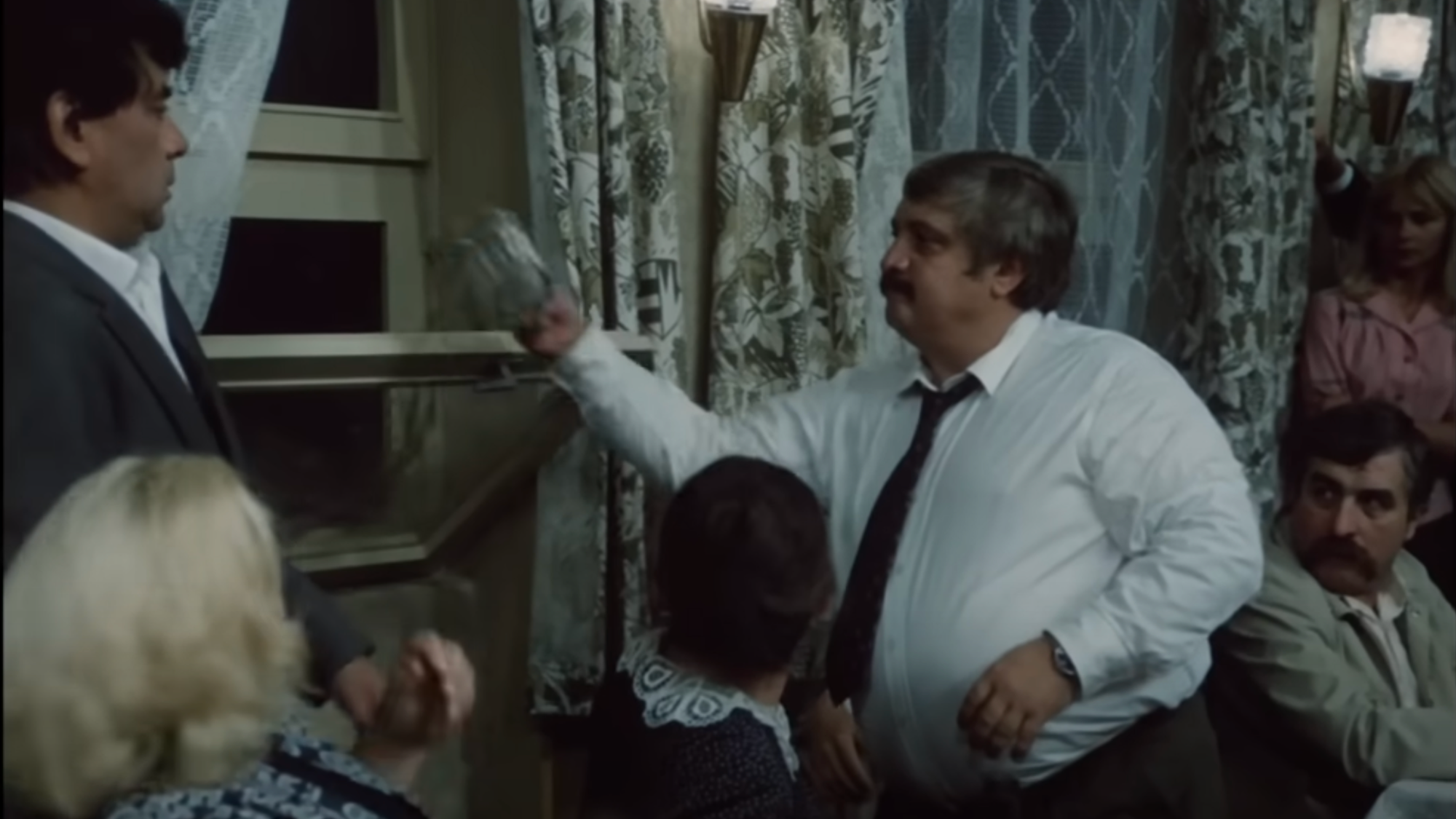 Marián Labuda vo filme Vesničko má středisková.