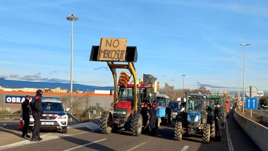 wielki protest rolników w warszawie. w tle umowa z mercosur