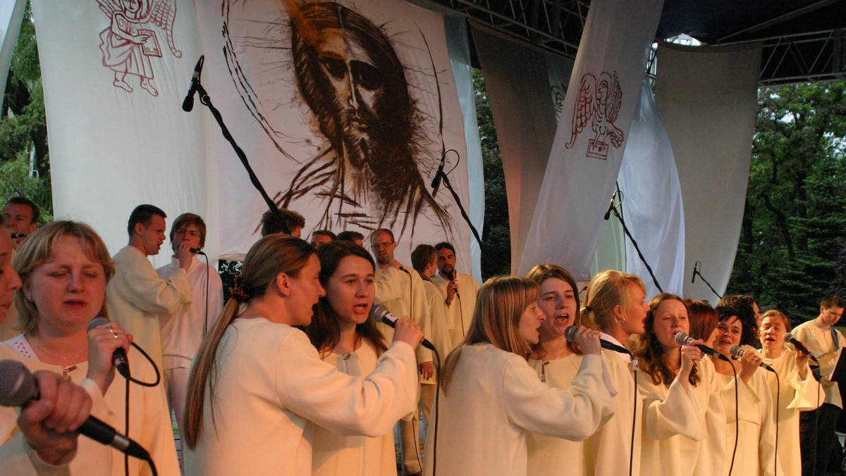Zespół tworzony przez młodych chrześcijan, Gospel Rain, wystąpi 9 lipca na bulwarze w Gorzowie Wielkopolskim. Podczas koncertu, który odbędzie się w ramach rządowego programu Razem Bezpieczniej, o walce z alkoholizmem opowiedzą byli uzależnieni.