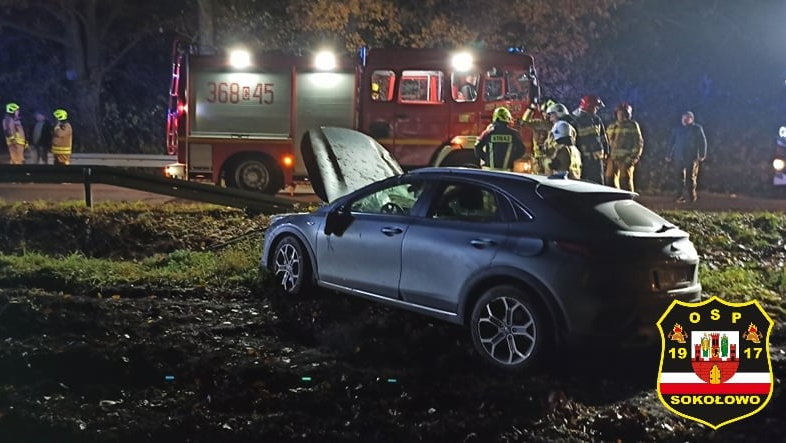 Zdjęcie z miejsca wypadku spowodowanego przez księdza (fot. OSP Sokołowo)