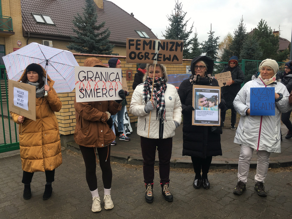 "Matki na granicę". Protest przed siedzibą Straży Granicznej