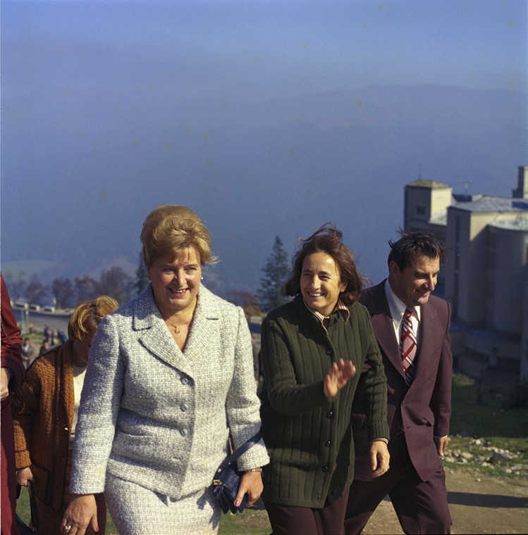 Stanisława Gierek podczas wizyty w Rumunii. Na drugim planie Elena i Nicolae Ceausescu