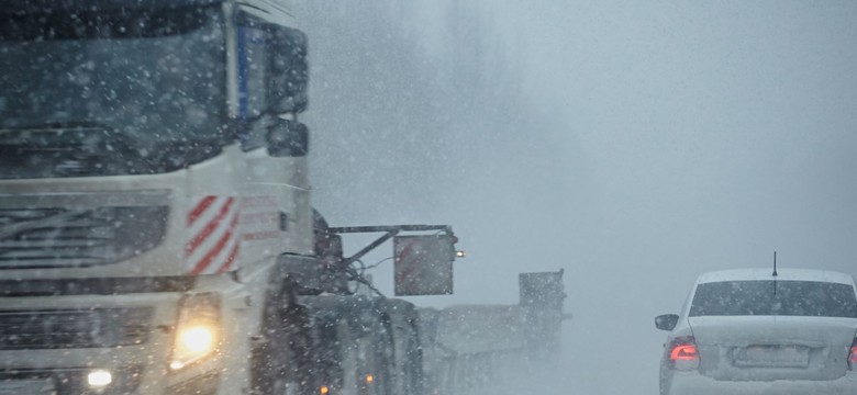 Potężne śnieżyce uderzą w Polskę. Będą zawieje śnieżne i bardzo trudne warunki na drogach. IMGW wskazuje datę i ostrzega przed paraliżem