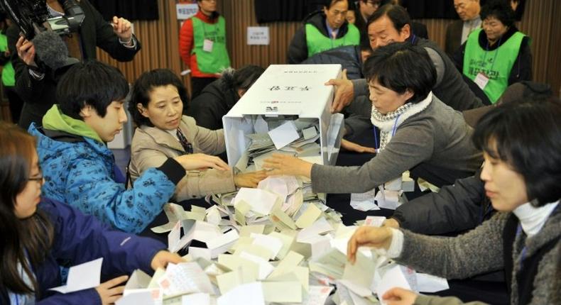 South Korea's National Intelligence Service has admitted its cyber warfare unit organised and operated teams attempting to sway voter opinions for more than two years in the run-up to the 2012 elections