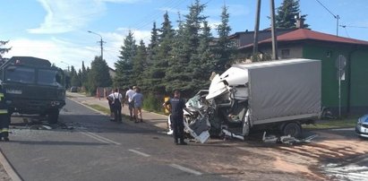 Groza w Koluszkach. Auto uderzyło w wojskową ciężarówkę