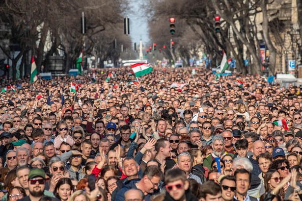 Demonstracja poparcia dla Pétera Magyara w Budapeszcie.