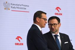 Prezes Orlenu Daniel Obajtek i premier Mateusz Morawiecki