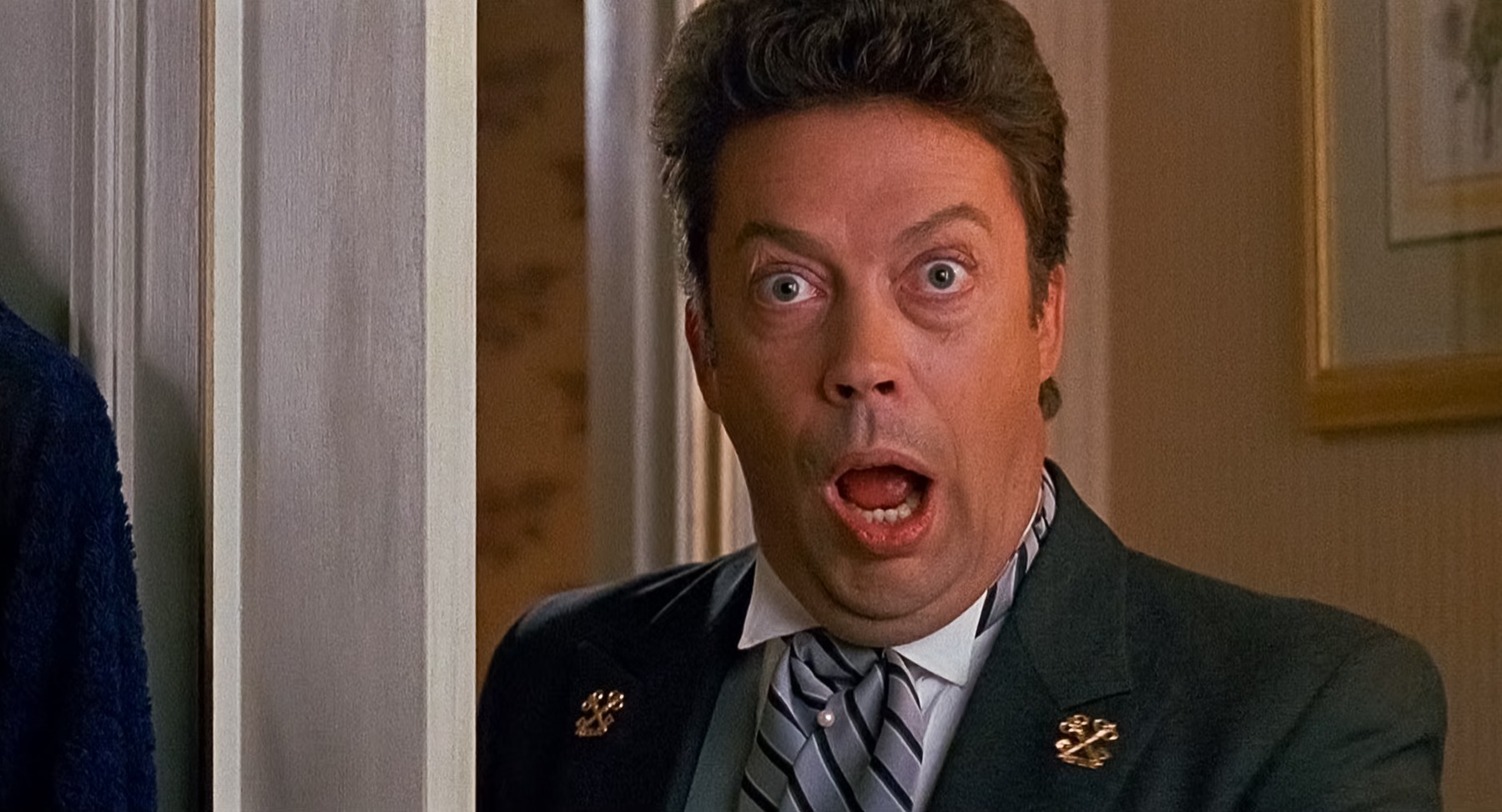 Tim Curry vo filme Sám doma.