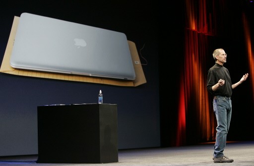 US-IT-APPLE-MACWORLD-JOBS-MACBOOK AIR