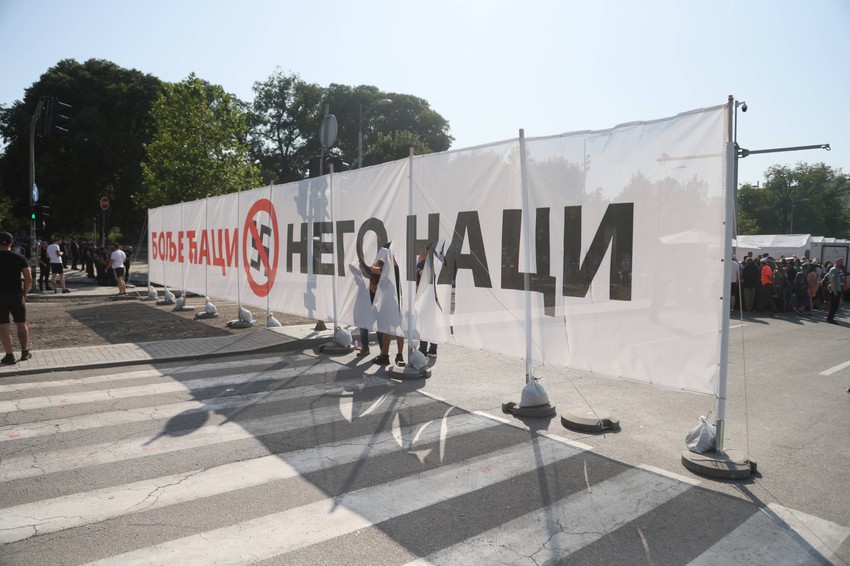 Studenti transparent Pionirski park