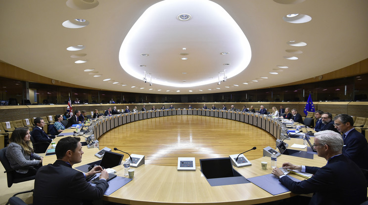 Az Európai Bizottság 15 tagállamnak adományoz segélyt a koronavírus leküzdése miatt. /Fotó:MTI/EPA