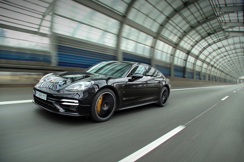 Porsche Panamera Turbo S limuzyna, która jest sportowym