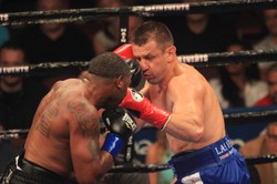 Tomasz Adamek zadał 167 ciosów. Dominick Guinn tylko 59