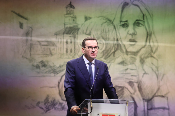 Wieluń, 01.09.2023. Premier Mateusz Morawiecki podczas uroczystych obchodów 84. rocznicy wybuchu II wojny światowej na placu Legionów w Wieluniu