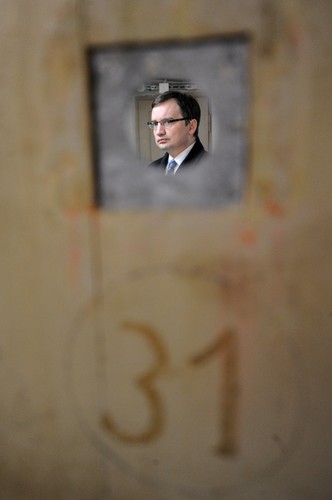 Zbigniew Ziobro w piwnicach siedziby Ministerstwa Sprawiedliwości, w których przed laty mieścił się areszt śledczy Ministerstwa Bezpieczeństwa Publicznego