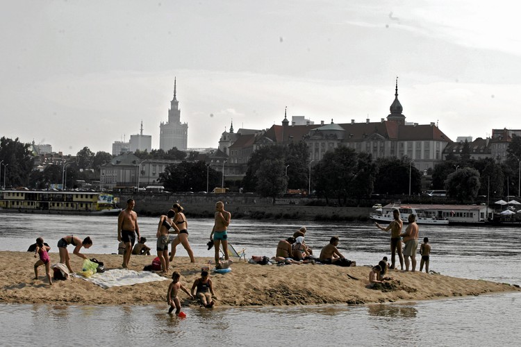 Pracujesz na lądzie, wypoczywaj nad wodą. Miejska plaża w Warszawie