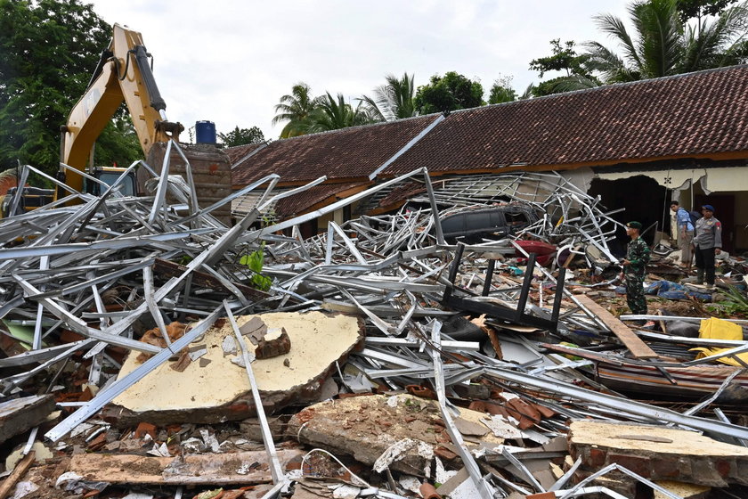 Indonezji grożą kolejne tsunami? Rośnie liczba ofiar