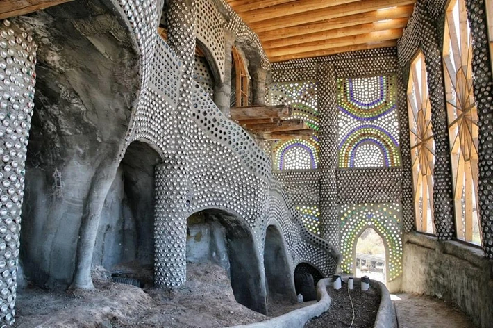 Earthships - samowystarczalne domy