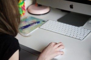 Wojna na Ukrainie. Start-up Grammarly przekaże 5 mln dol. na pomoc Ukraińcom  