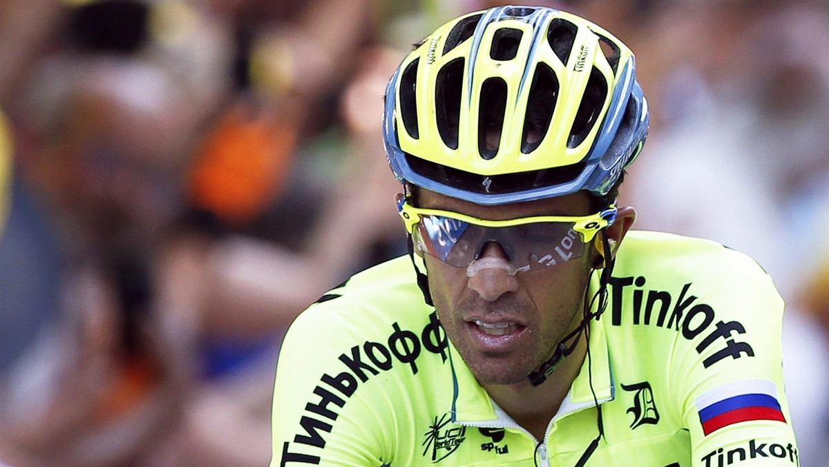 Zapewne nie tak Alberto Contador (Tinkoff) wyobrażał sobie początek tegorocznej Vuelta a Espana. Już po pierwszym etapie Hiszpan traci do Chrisa Froome'a (Sky) i Nairo Quintany (Movistar) 52 sekundy, a do Estebana Chavesa (Orica-BikeExchange) 46 sekund. Rosyjska grupa Tinkoff drużynową jazdę na czas w Galicji na dystansie 27,8 km ukończyła na dziewiątym miejscu.