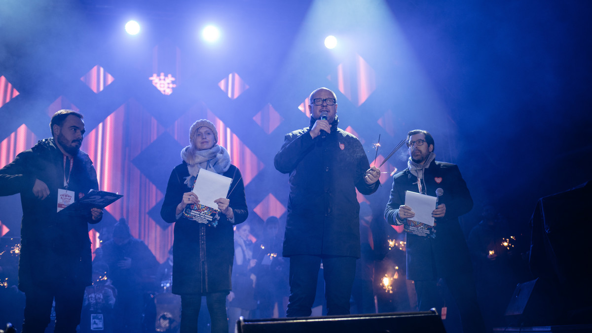 "Z wielkim bólem umieszczamy ten wpis... Brakuje słów, by opisać, co się dziś wydarzyło" - napisano na profilu zespołu na Instagramie. Koncert Blue Cafe odbył się na scenie WOŚP tuż przed tym, gdy 27-letni mężczyzna ugodził nożem prezydenta Gdańska Pawła Adamowicza.