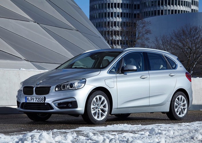 Minivany – marki premium
Segment minivanów również ma jednego przedstawiciela wśród marek premium i jest nim BMW 2 Active Tourer. Samochód kosztuje od 157 tys. zł i w okresie styczeń-czerwiec 2017 zarejestrowano w sumie 10 sztuk tego auta.